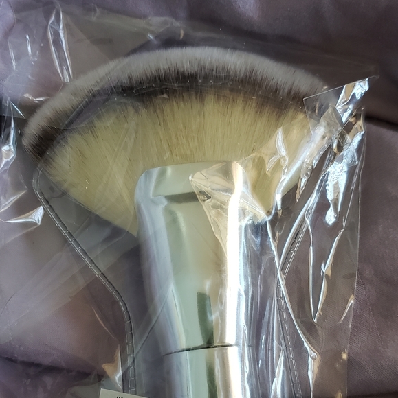 IT COSMETICS CC + Radiance Ombre Bronzer BNIB, WITH LG FAN BRUSH. SUMMER READY! - Picture 7 of 11